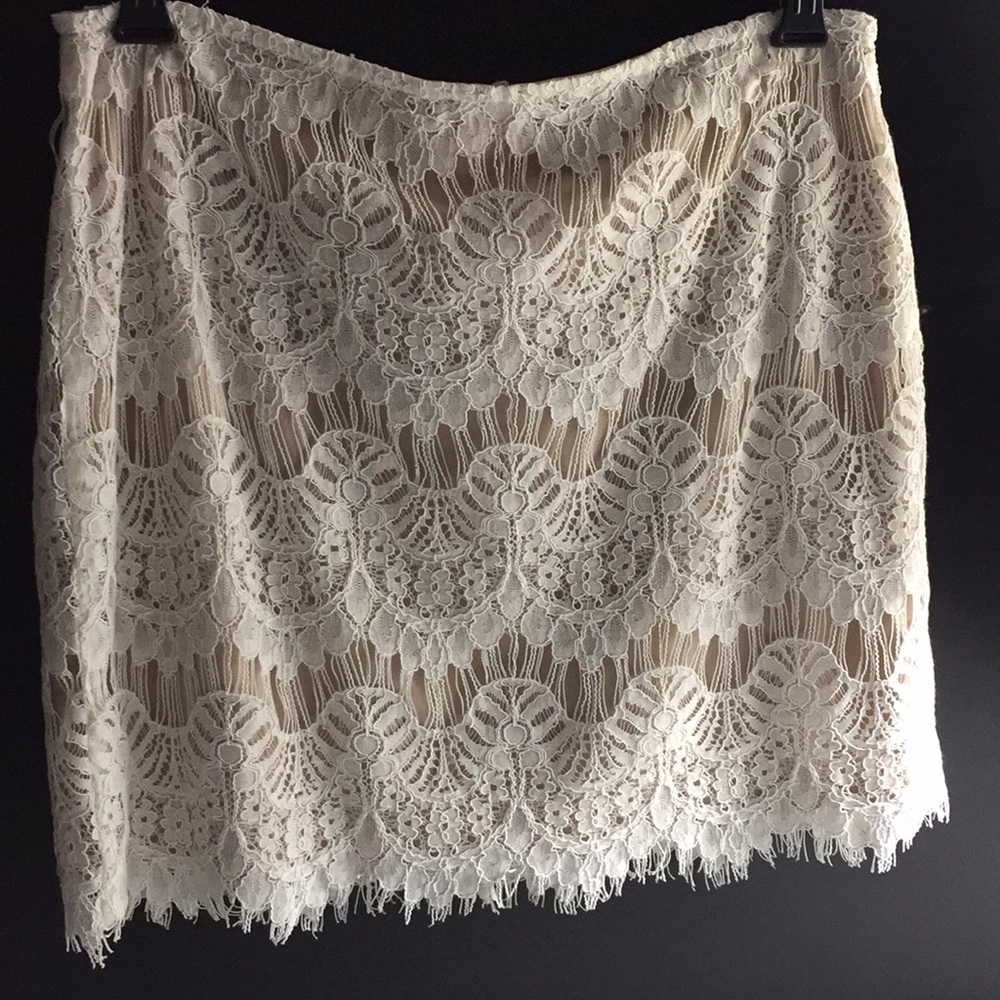 Forever 21. White lace lined skirt.
